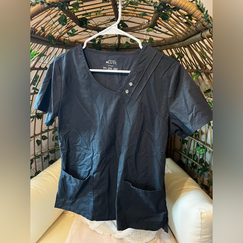 Women’s scrub top